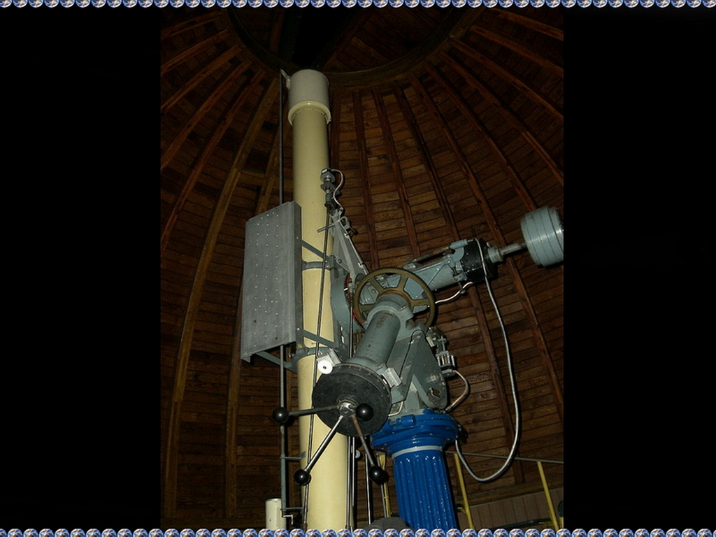0001-Teleskop-in-der-Kuppel